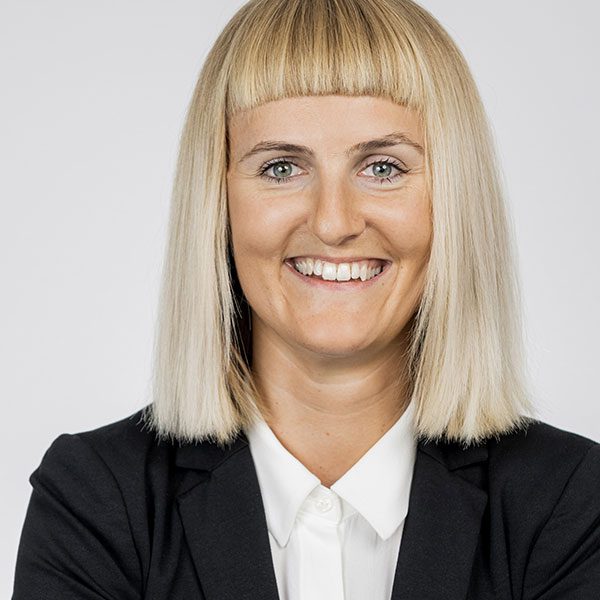 Julia-Baumann Das Porträtfoto der Julia Baumann, Officemanagerin und Projektassistentin bei der Below Tippmann & Compagnie Personalberatung GmbH